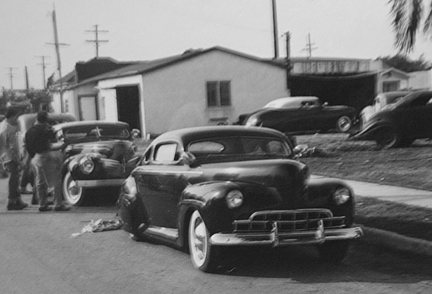 In the front is the Jesse Lopez 1941 Ford behind it Sam Barris his 1940